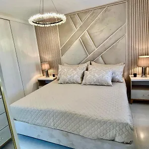 Apartment Two Beds Close To The Airport In Rd